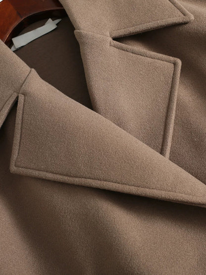 Eluneva Leicher Mantel